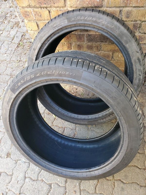 PIRELLI 295 35 21 x2 run flat tyres