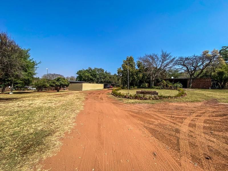 Bela- Bela (Warmbaths) 17,2 HA farm. An absolute bargain for the Clever Investor (Includes 7 Buil...