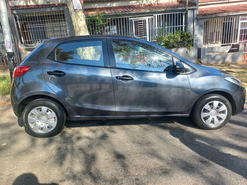 2013 MAZDA 2 WITH SERVICE BOOK AND SPARE KEYS