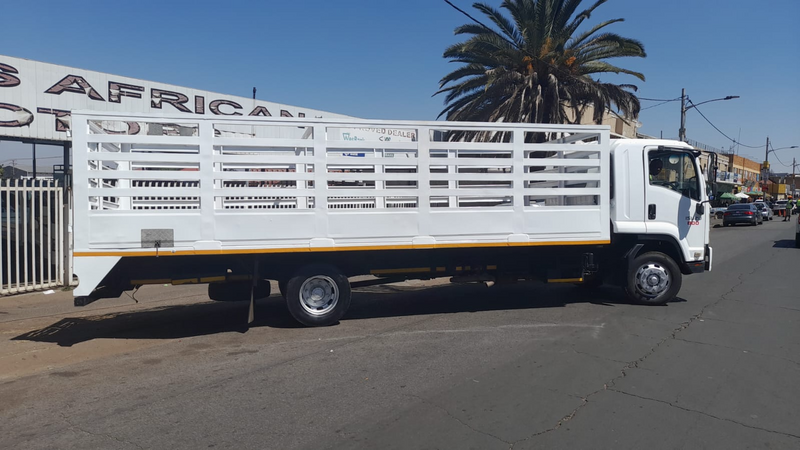 Isuzu ftr800 8ton cattle body in an excellent condition for sale at an affordable amount