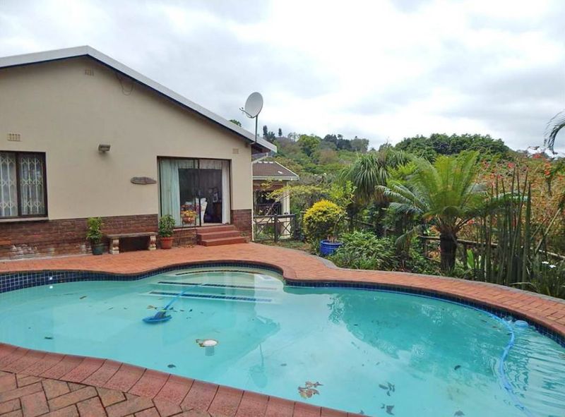 Entertainers Dream in Kloof - Large 3 Bedroom Family Home For Sale - Acutts