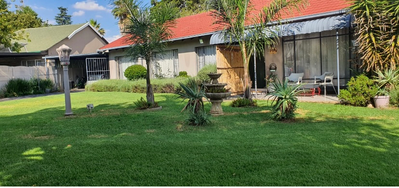 HOUSE TO RENT FREEWAY PARK R12,000
