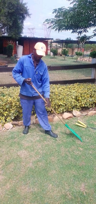 DAVID AGED 45, A MALAWIAN MAN IS LOOKING FOR A FULL/PART-TIME GARDENING JOB.