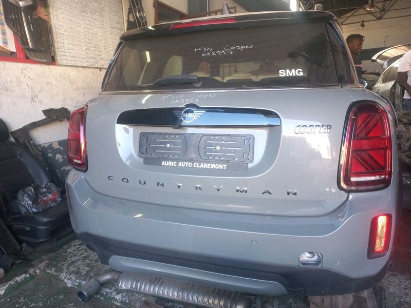 MINI COOPER COUNTRYMAN STRIPPING FOR SPARE PARTS