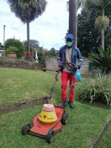 WELL  EXPERIENCED TRUSTED AND HARDWORKING MALAWIAN GARDNER AND PAINTER