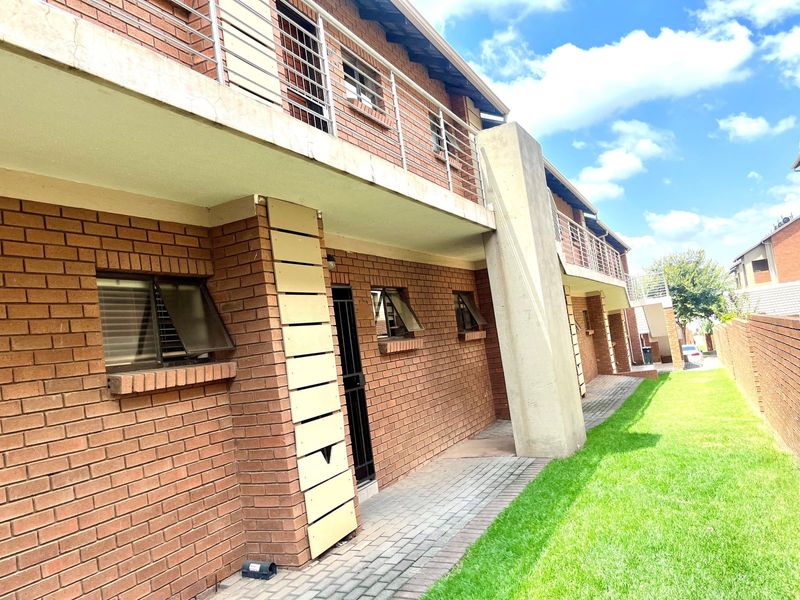 Ground floor apartment in a secure estate for SALE!