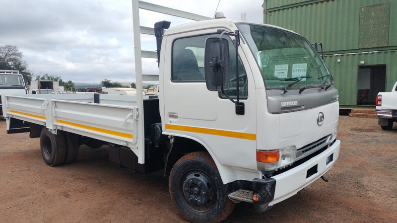2014 NISSAN UD40 DROPSIDE TRUCK FOR SALE (CT27)