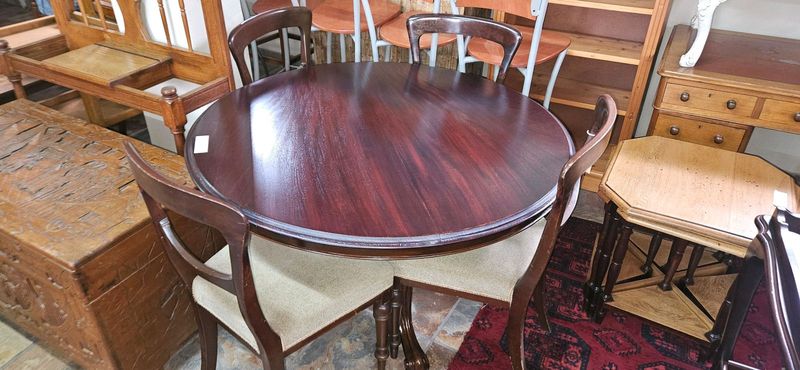 Victorian Mahogany Breakfast Table &#43; 4 x Mahogany Bustle-back Chairs