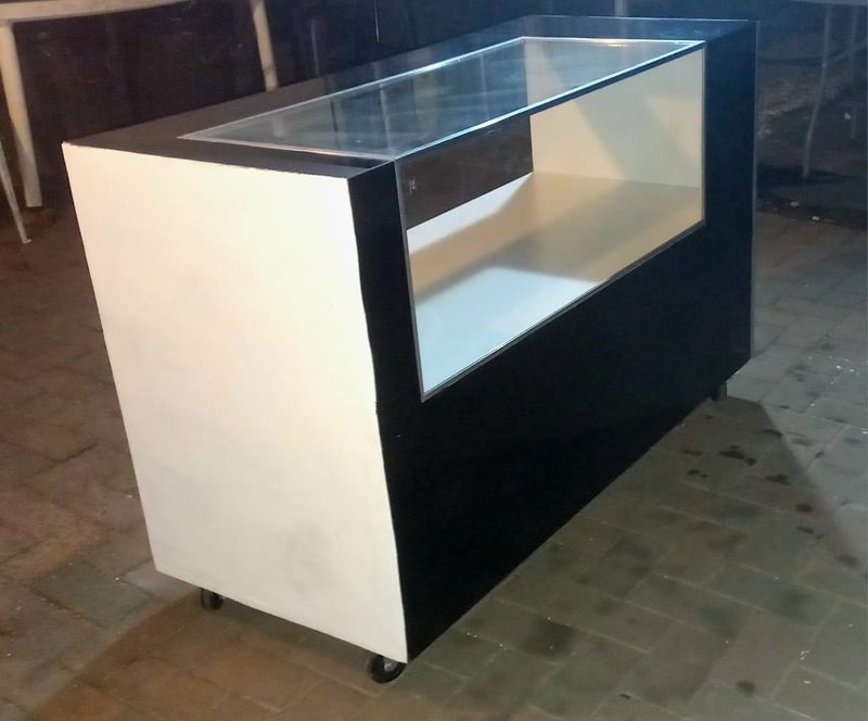 2x Display units for sale R1500