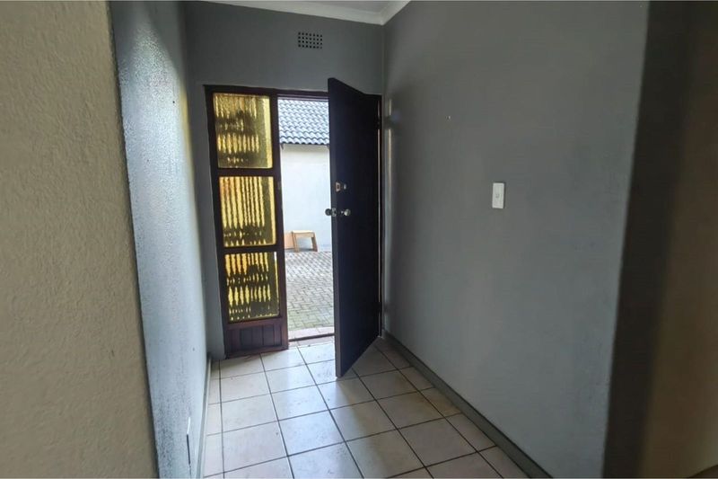 3 bedroom house up for rental : Vanderbijlpark SE6