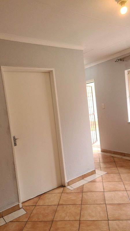 Outside room for rent in bloubosrand R3850