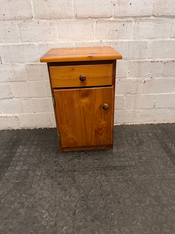 Pine One Drawer One Door Bedside Table-
