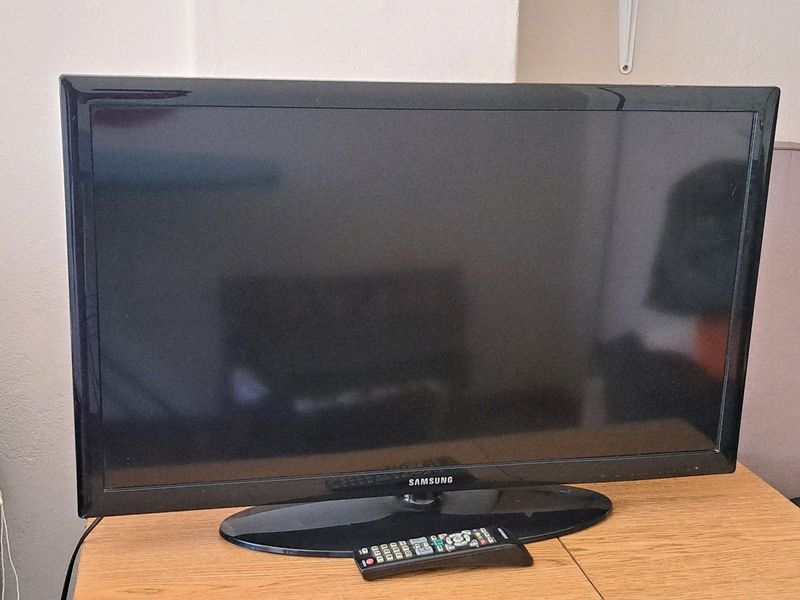 Samsung &#34;32&#34; inch TV for sale