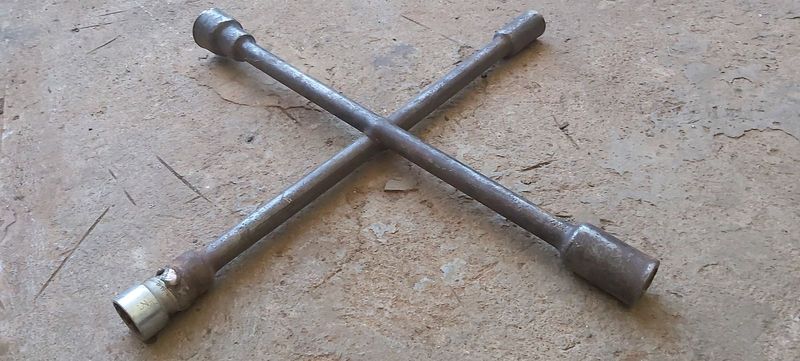Cross/kruis spanner for Wagon of Lorry