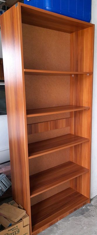 Bookshelve / Bookcase - 5 Shelves