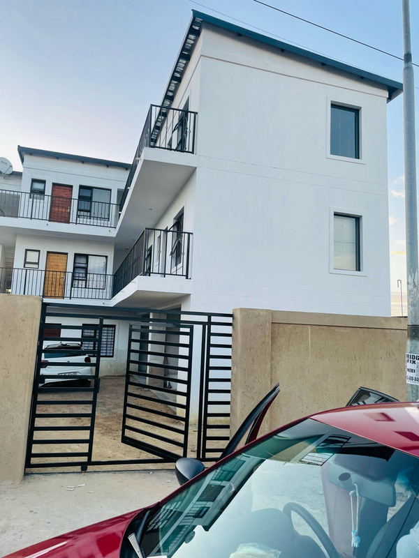 Luxurious self contained unit in Soweto Moletsane - a must see. Free wifi and DSTV ready