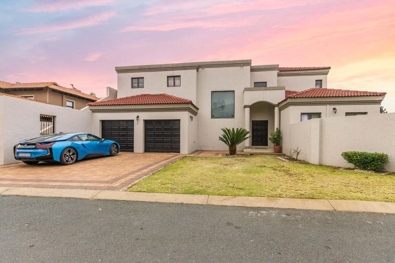 Spacious Family Home with Full Back-up Solar Power  in sought after Fernridge Estate
