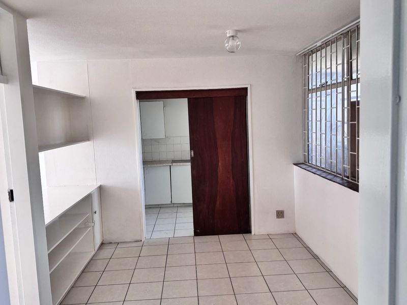 Charming Two-Bedroom Apartment in Sunnyside, Pretoria