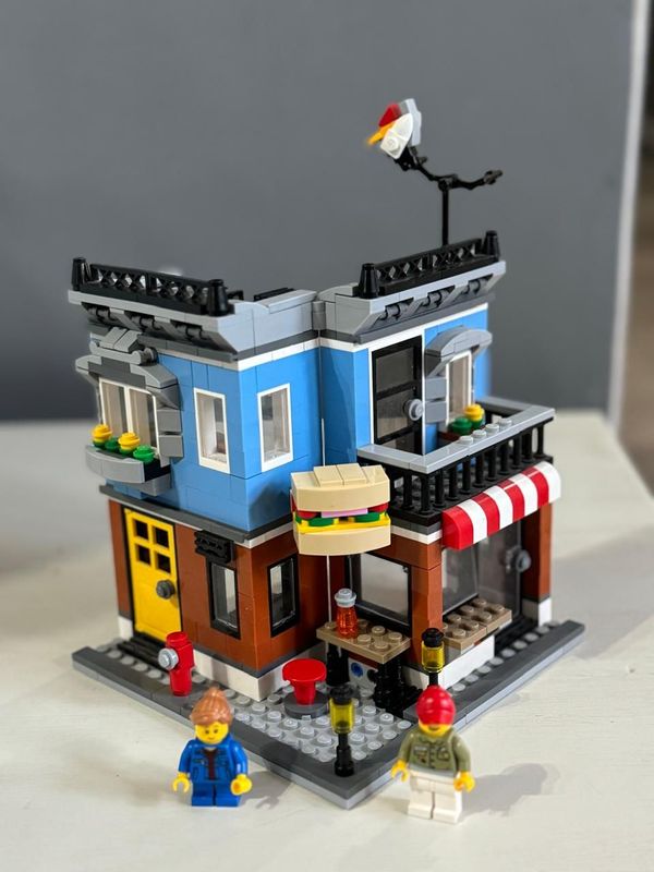 LEGO Corner Deli 31050 Creator 3-in-1
