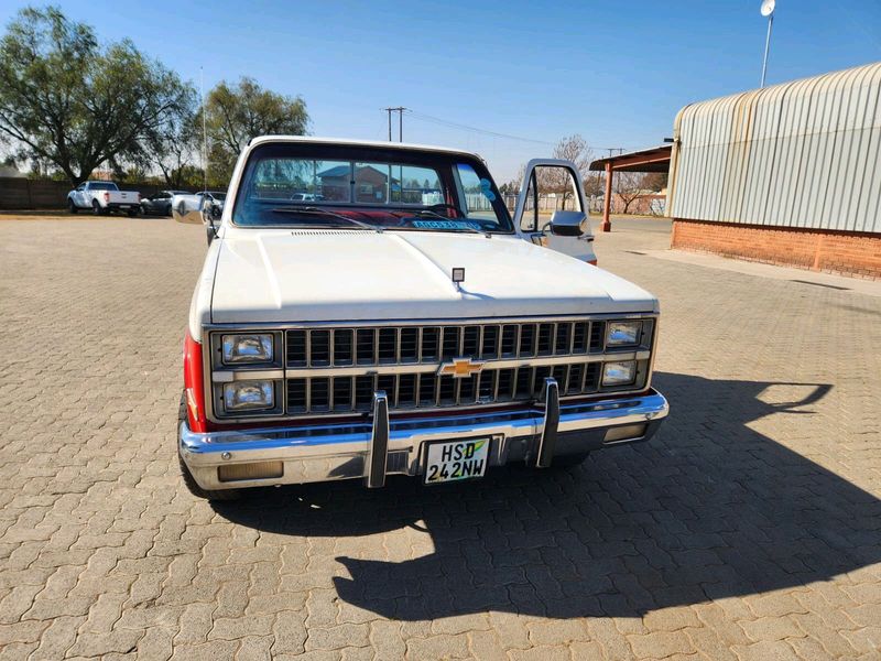 1982 Chevy Silverado V8 diesel