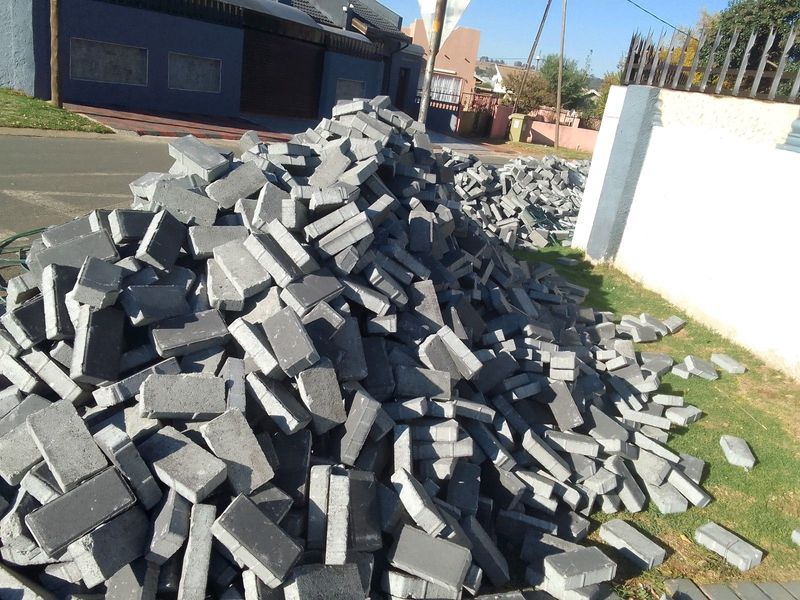 Paving bricks,paid on delivery,