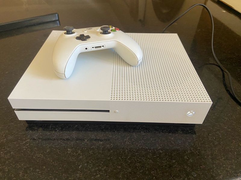 XBOX ONE S 500GB