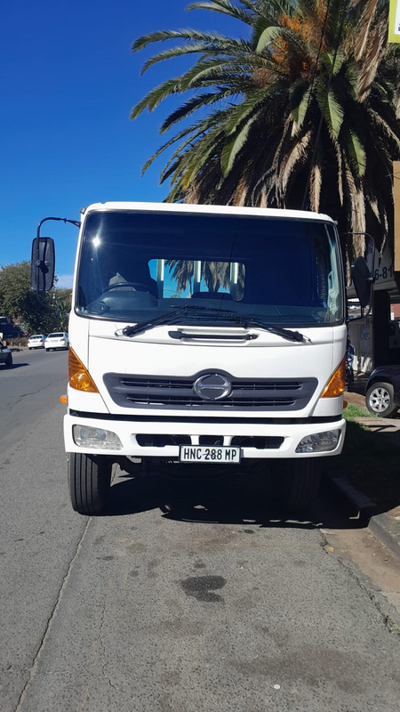 Hino 15256 dropside in an immaculate condition for sale at an affordable price