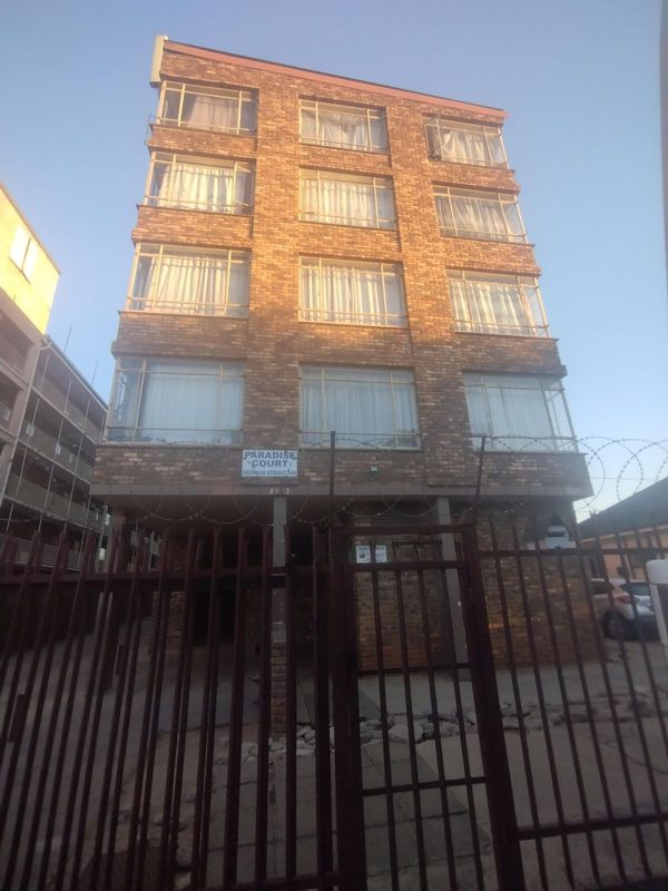 1,5 bedroom flat for sale in Pretoria West