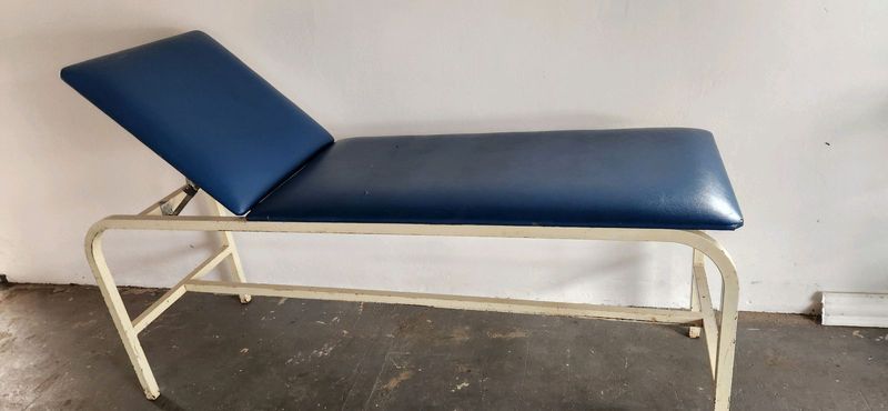 Massage table or therapist bed