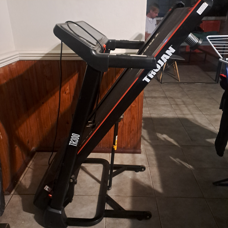 Treadmill tr300  R4900