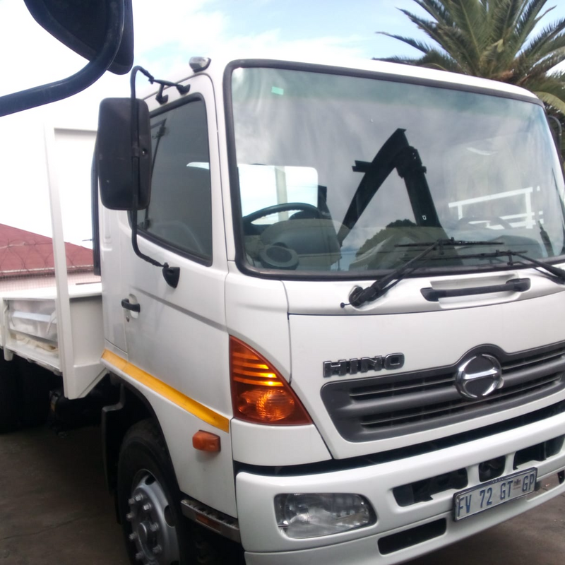 Hino 1626 dropside in an immaculate running condition for sale at an affordable amount