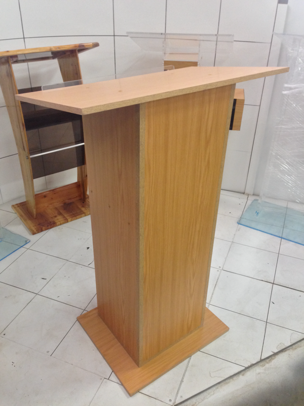 WOODEN U-SHAPE PULPITS AND PODIUMS