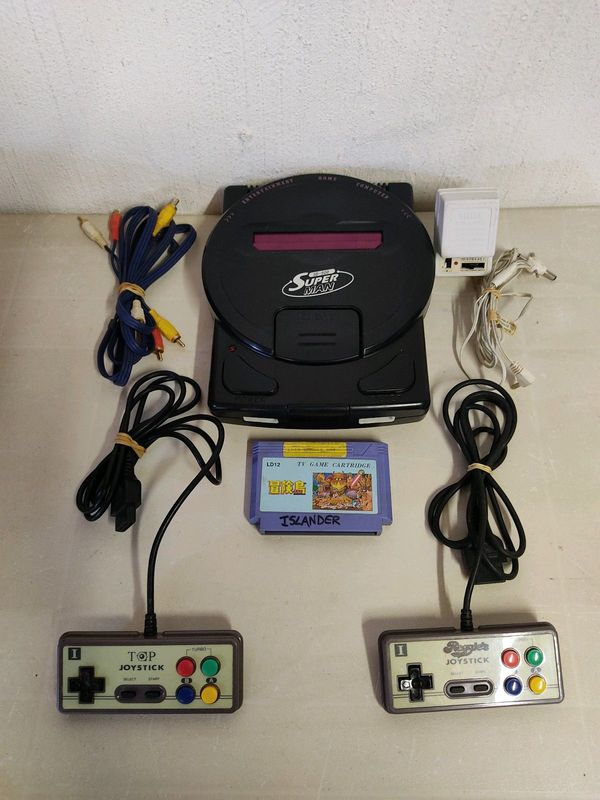 Old School TV Game Machine, 2 Wired Controllers, 1 Free game