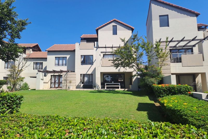 2 Bedroom apartment in Fourways For Sale