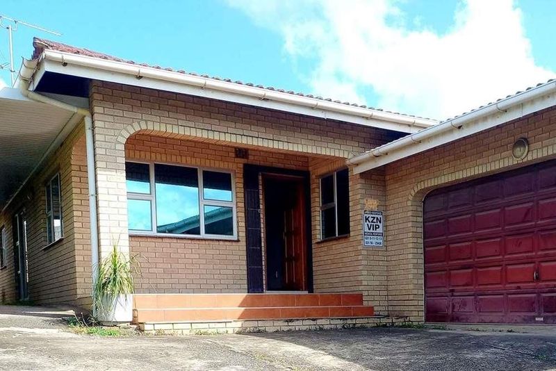 3 Bedroom Freestanding House with Double Garage For Sale In Sunford