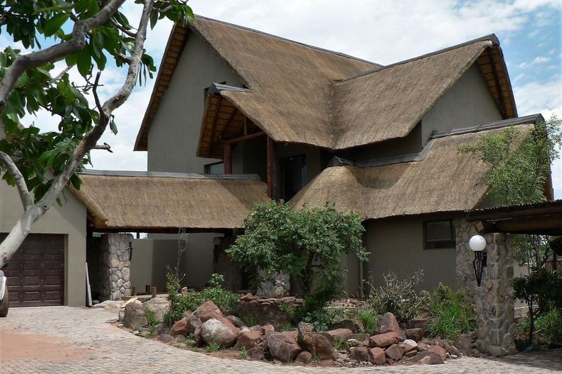 Fully furnish 4 bedroom house in bushveld with spectacular view of Waterberg mountain.
