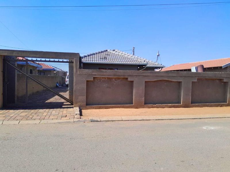 2 Bedroom House To Rent In Protea City (Deposit &amp; Admin Fee Required)