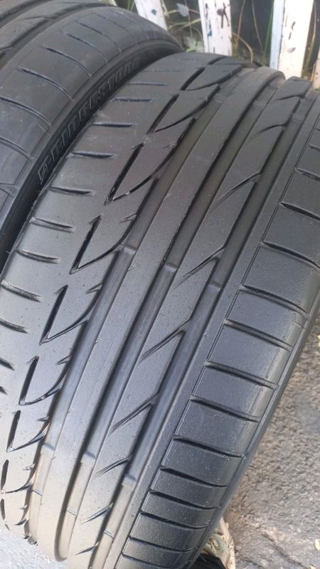 225/40/19 runflat we are selling quality used tyres at affordable prices call/whatsApp 0631966190.