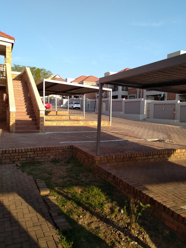 An upstairs two bedroom two bathroom townhouse is available to rent in Vorna Valley Midrand