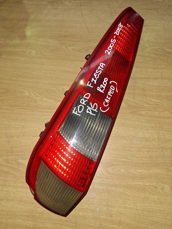 FORD FIESTA 2005 2008 PASSENGER SIDE TAILLIGHT (CHIPPED)