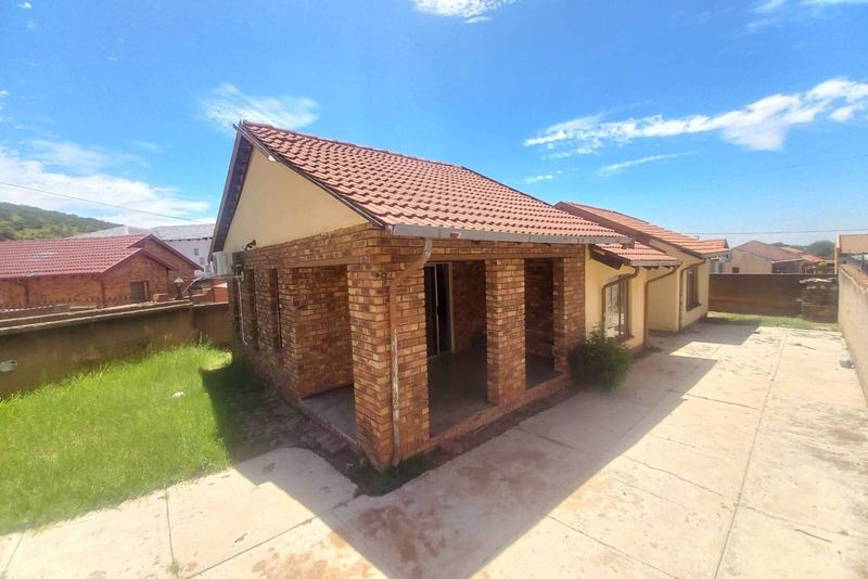 Four bedroom house for sale in Mabopane Morula view