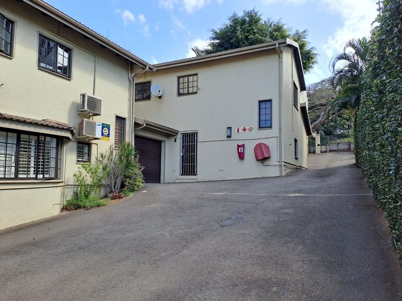 Three Bedroom Townhouse For Sale in Essenwood