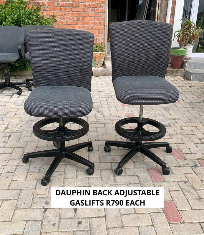 EXCELLENT QUALITY DAUPHIN TELLER GAS LIFT CHAIRS UP TO BAR STOOL HEIGHT