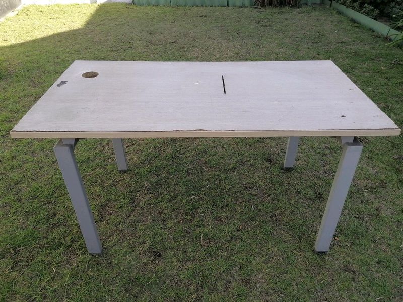 Strong Table R500 73cm high x 141cm x 75cm