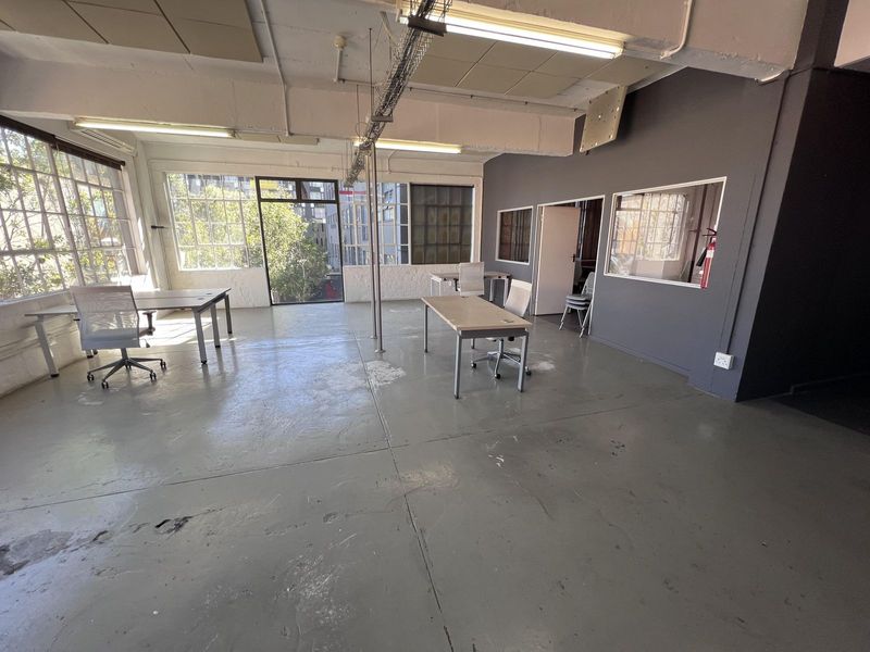 165m² Office To Let in Woodstock