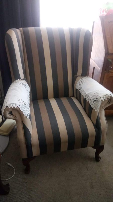 2x Smart and Classy Victorian Chairs in good condition