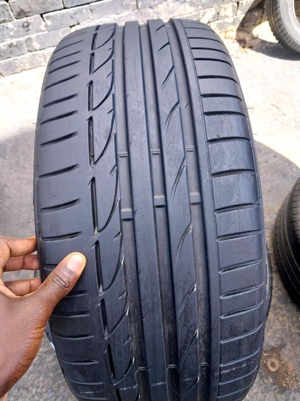 One 225 40 19 Bridgestone run flat tyre with 95% treads no patches no plugs available for sale