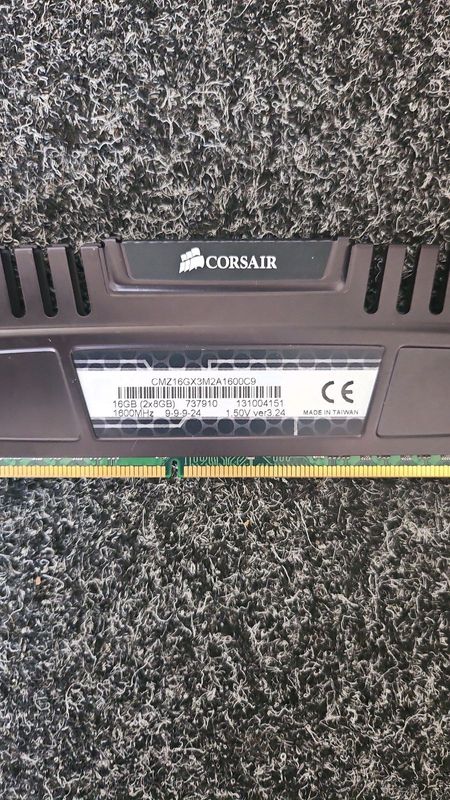 CORSAIR VENGEANCE 8GB 1600MHz DDR3 GAMING RAM