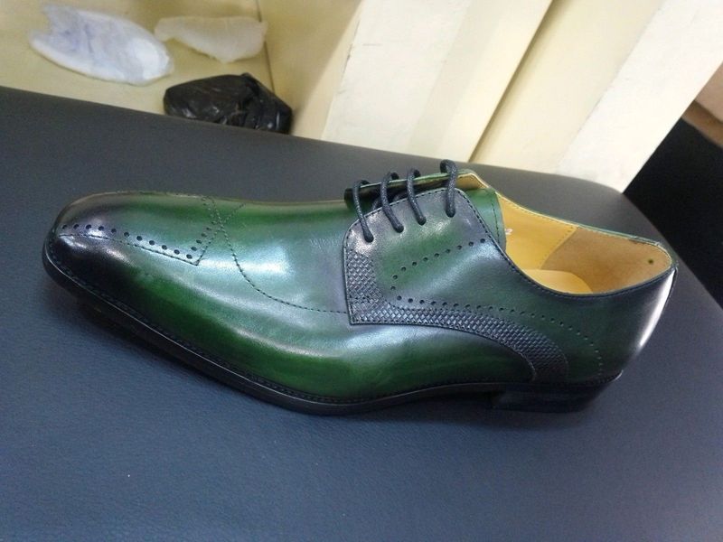 Men&#39;s leather shoes