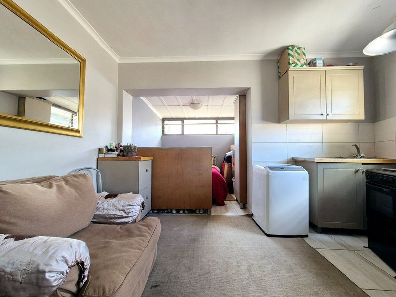 1 Bedroom starter home or Investment Apartment in Wynberg Upper